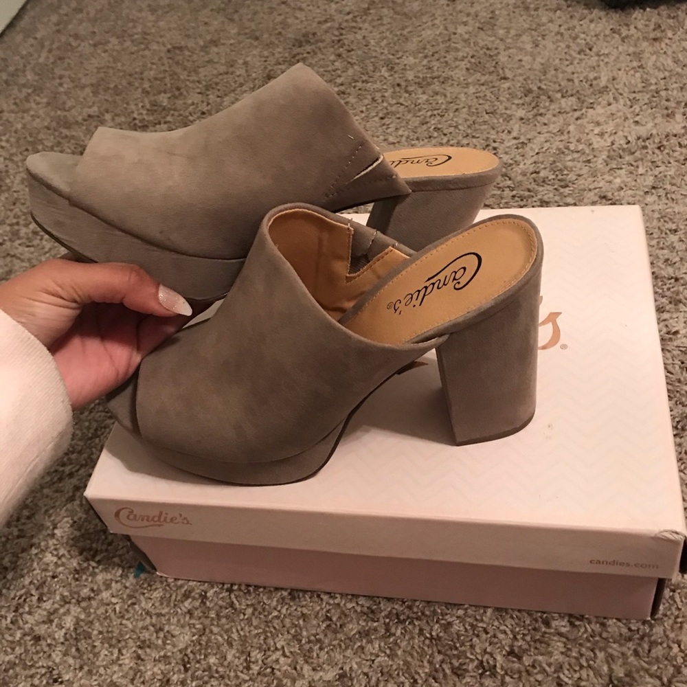 Candies Admire Gray Heels Size 8